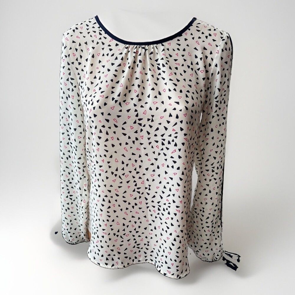 Maurices Heart Long Split Sleeve Top Size XS Relaxed White